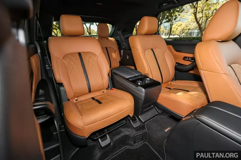 Điểm nhấn của cabin là hàng ghế thứ hai kiểu captain seat. Điểm nhấn của cabin là hàng ghế thứ hai kiểu captain seat.