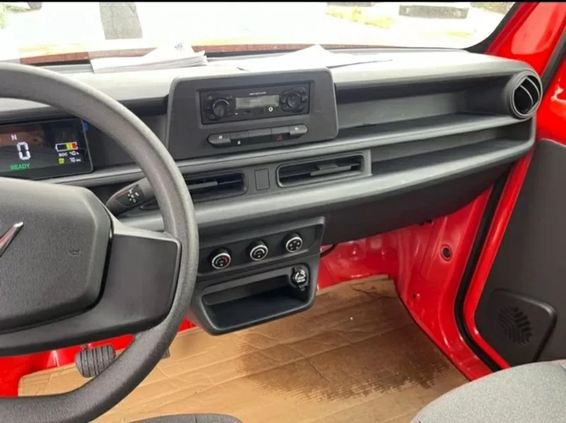 VinFast EC Van được trang bị một màn hình kỹ thuật số nhỏ, hiển thị các thông tin cơ bản. VinFast EC Van được trang bị một màn hình kỹ thuật số nhỏ, hiển thị các thông tin cơ bản.