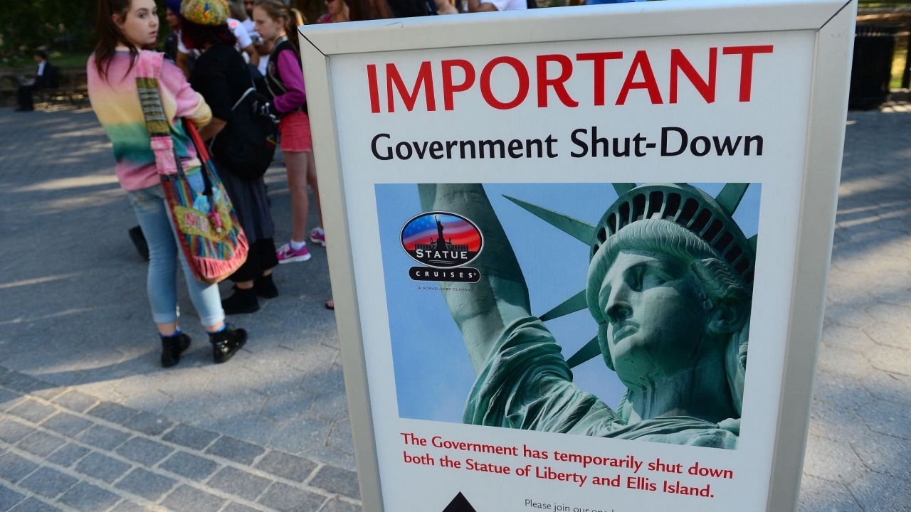 Italy kêu gọi Mỹ trả lương cho nhân viên tại các căn cứ quân sự