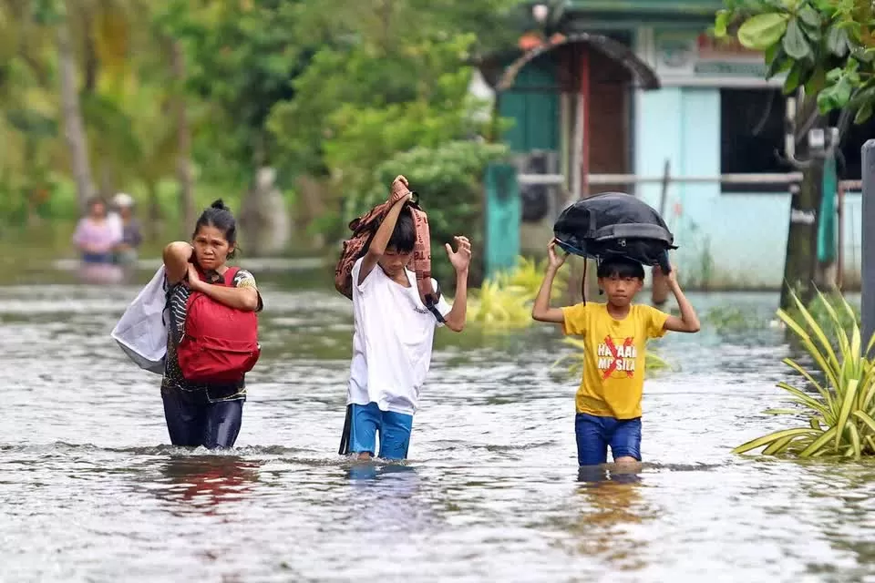 Philippines sơ tán 100.000 người trước siêu bão Fung-wong