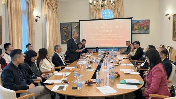 Trí thức, doanh nhân, kiều bào Việt Nam tại Đức đóng góp ý kiến dự thảo văn kiện Đại  hội XIV của Đảng