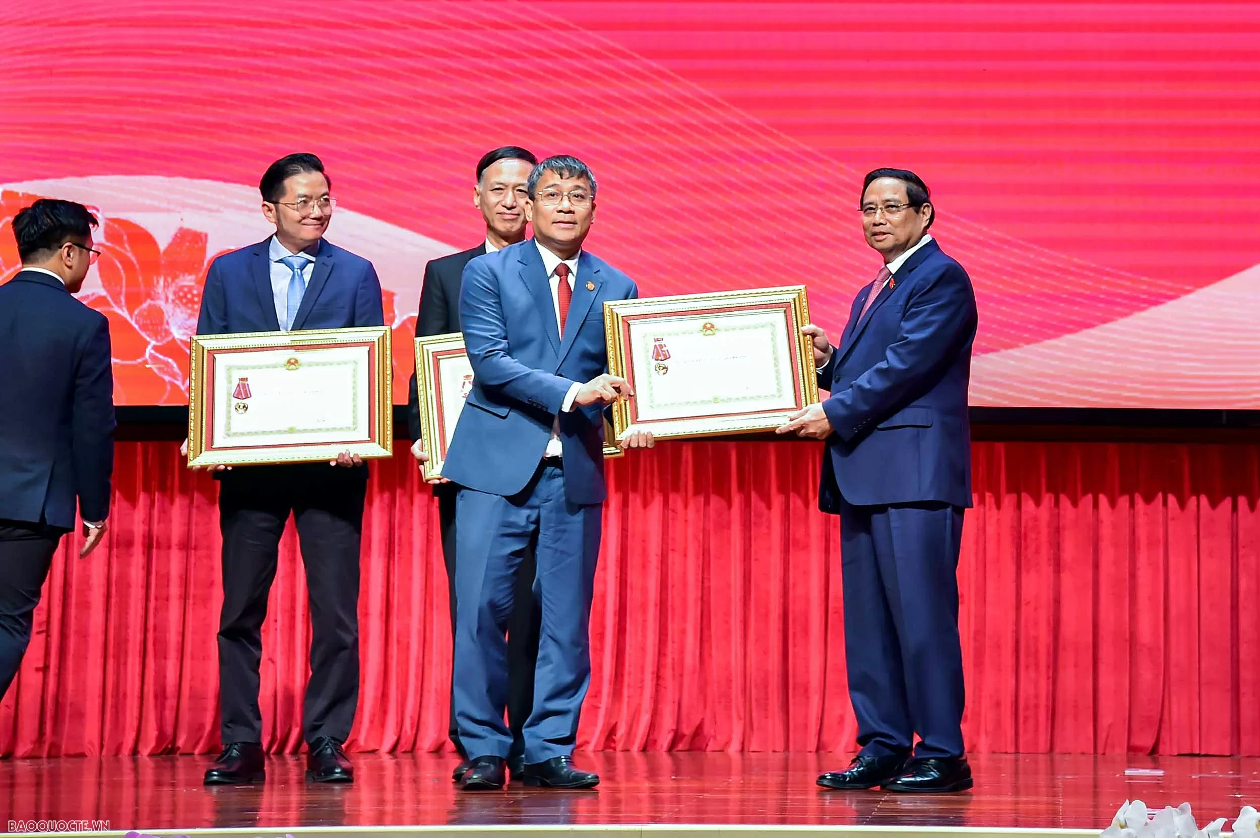 Thủ tướng Phạm Minh Chính: Xây dựng nền ngoại giao toàn diện, hiện đại, chuyên nghiệp, mang đậm bản sắc Việt Nam Thủ tướng Phạm Minh Chính: Xây dựng nền ngoại giao toàn diện, hiện đại, chuyên nghiệp, mang đậm bản sắc Việt Nam