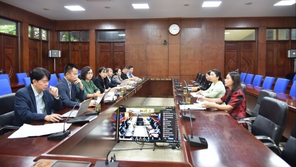 Tìm giải pháp phát triển kinh tế bền vững qua diễn đàn học thuật quốc tế về thị trường cận biên toàn cầu