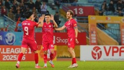 Quang Hải lập công, CAHN chờ soán ngôi đầu bảng V-League