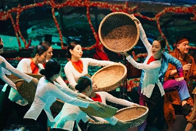 Giới thiệu không gian di sản văn hóa, danh thắng và sản phẩm thủ công truyền thống tiêu biểu của Việt Nam Giới thiệu không gian di sản văn hóa, danh thắng và sản phẩm thủ công truyền thống tiêu biểu của Việt Nam