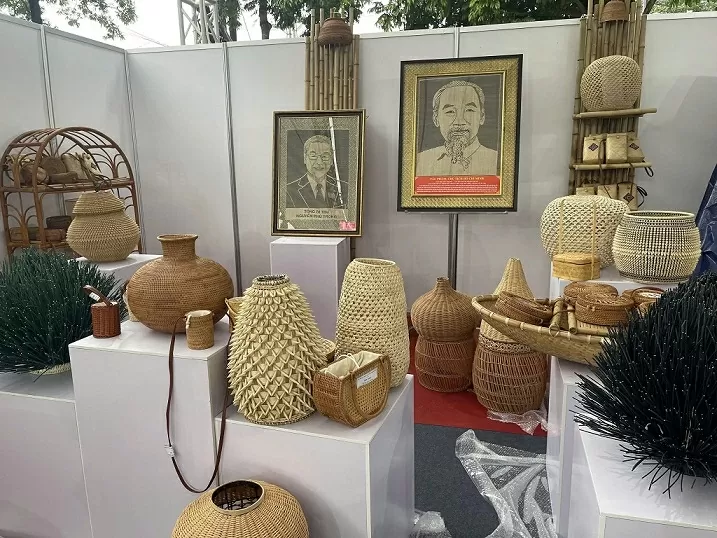 Giới thiệu không gian di sản văn hóa, danh thắng và sản phẩm thủ công truyền thống tiêu biểu của Việt Nam