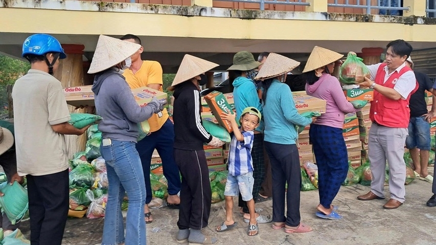 Cứu trợ khẩn cấp người dân 3 tỉnh bị ảnh hưởng bởi bão số 13