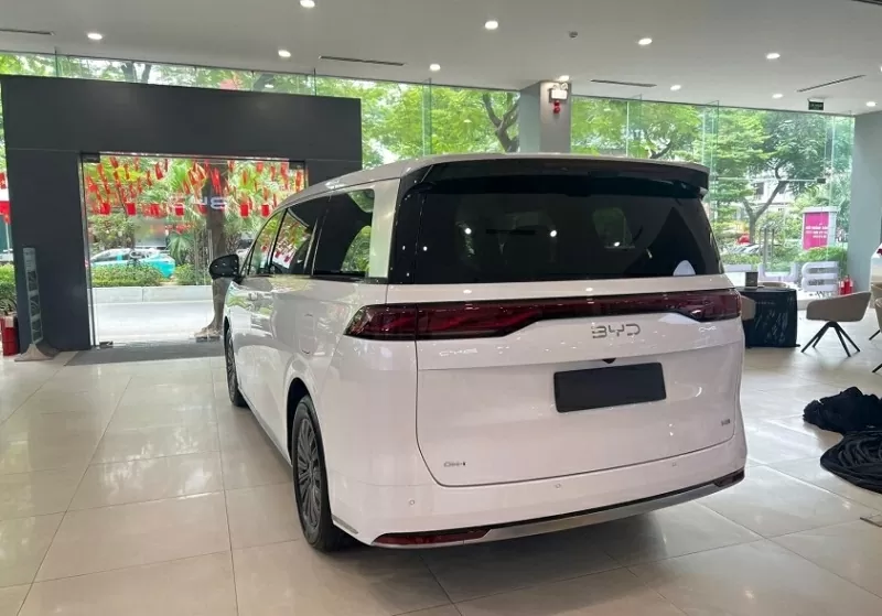 BYD M9 sử dụng treo trước MacPherson và treo sau đa liên kết, kết hợp cùng hệ thống treo điện tử DiSus-C.