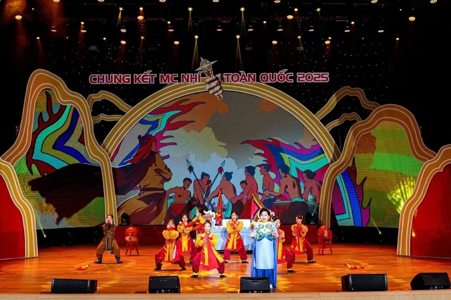 Hào khí dân tộc bừng sáng trong đêm Chung kết MC nhí toàn quốc 2025 Hào khí dân tộc bừng sáng trong đêm Chung kết MC nhí toàn quốc 2025
