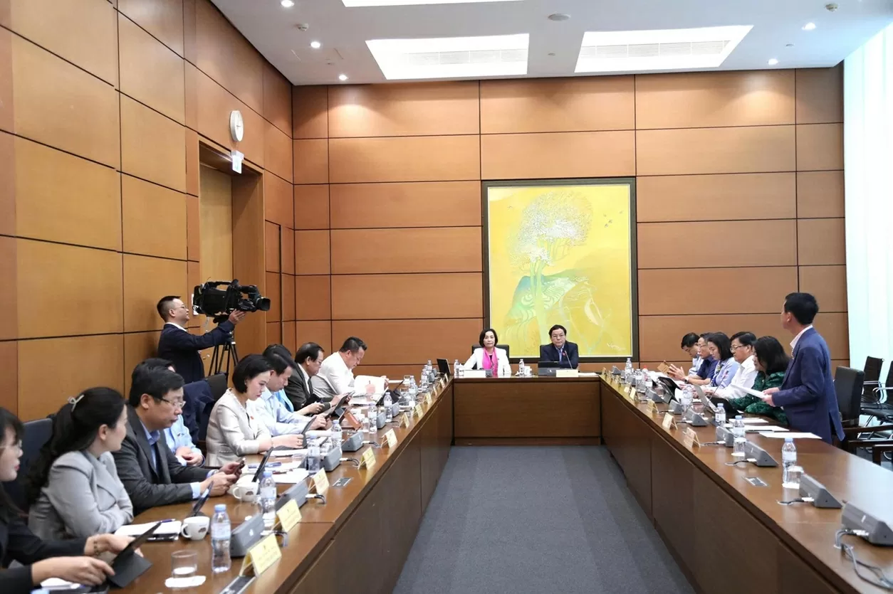 Phó Chủ tịch Quốc hội Nguyễn Thị Thanh dự phiên thảo luận tại Tổ 10. (Nguồn: Quốc hội) Phó Chủ tịch Quốc hội Nguyễn Thị Thanh dự phiên thảo luận tại Tổ 10. (Nguồn: Quốc hội)