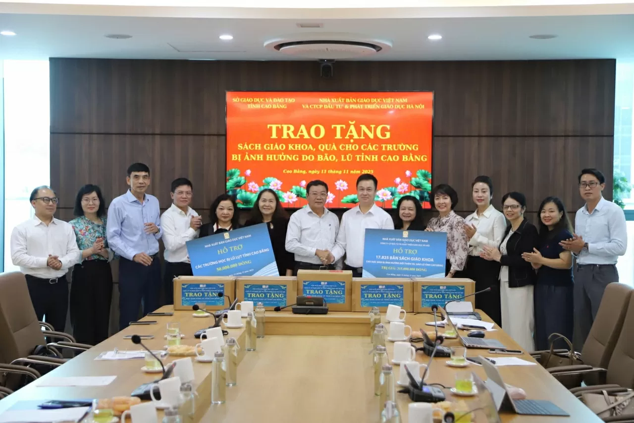 NXB Giáo dục Việt Nam đồng hành cùng học sinh vùng bão lũ