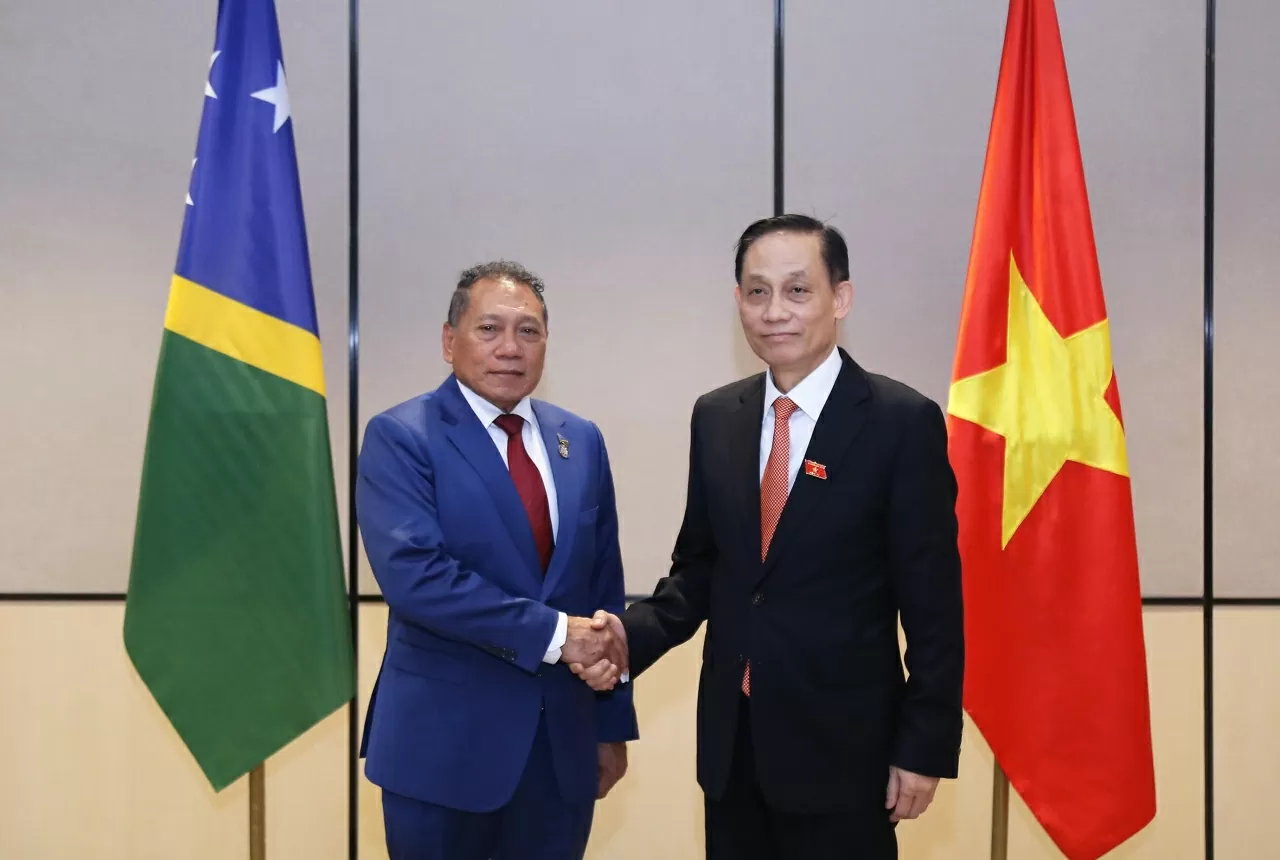 Bí thư Trung ương Đảng, Bộ trưởng Ngoại giao Lê Hoài Trung, Bộ trưởng Ngoại giao và Ngoại thương Quần đảo Solomon Peter Shanel Agovaka 