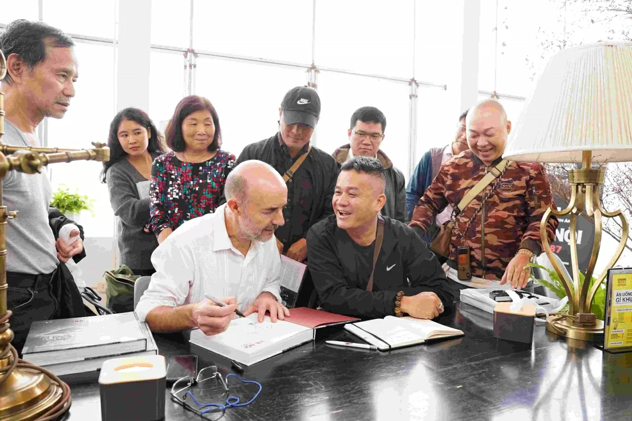 Ra mắt sách ảnh Hà Nội 1987 - Bức thư từ quá khứ Ra mắt sách ảnh Hà Nội 1987 - Bức thư từ quá khứ