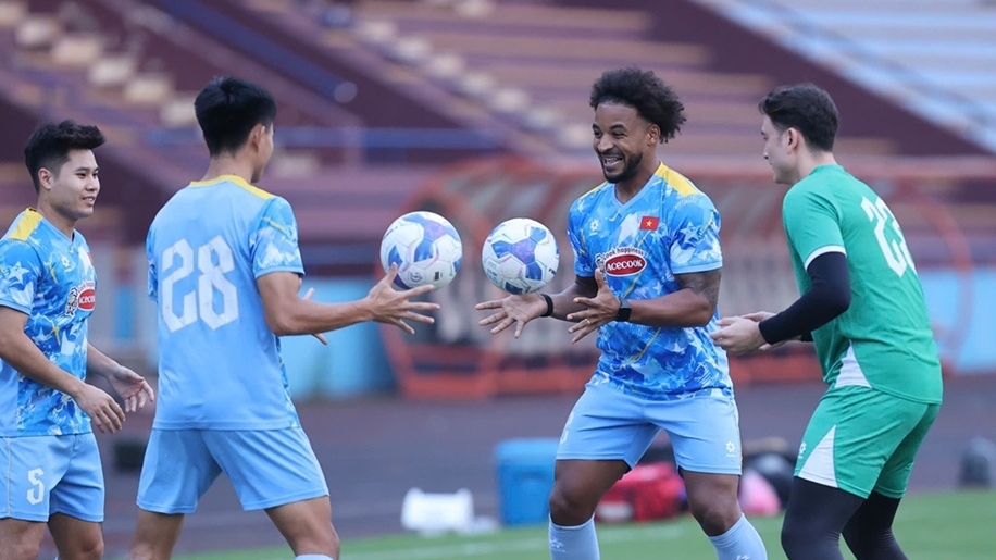 xuan son toi san sang da tran tuyen viet nam gap lao