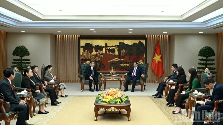 Việt Nam luôn kề vai sát cánh, hỗ trợ tối đa theo khả năng để cùng Lào tiếp tục phát triển bền vững