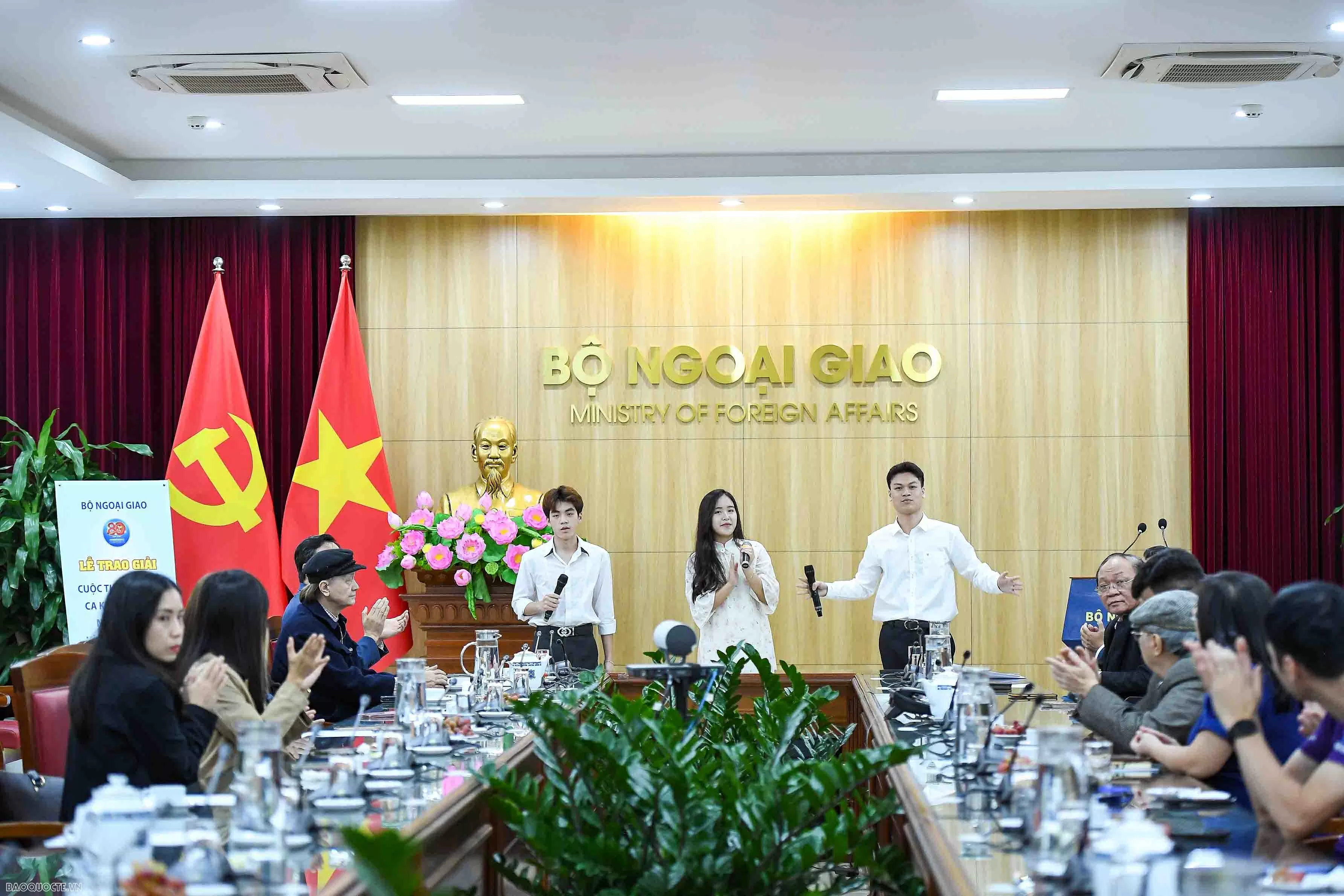 Trao giải cuộc thi sáng tác ca khúc ngành Ngoại giao và các cuộc thi phong trào nhân kỷ niệm 80 năm thành lập Ngành Trao giải cuộc thi sáng tác ca khúc ngành Ngoại giao và các cuộc thi phong trào nhân kỷ niệm 80 năm thành lập Ngành