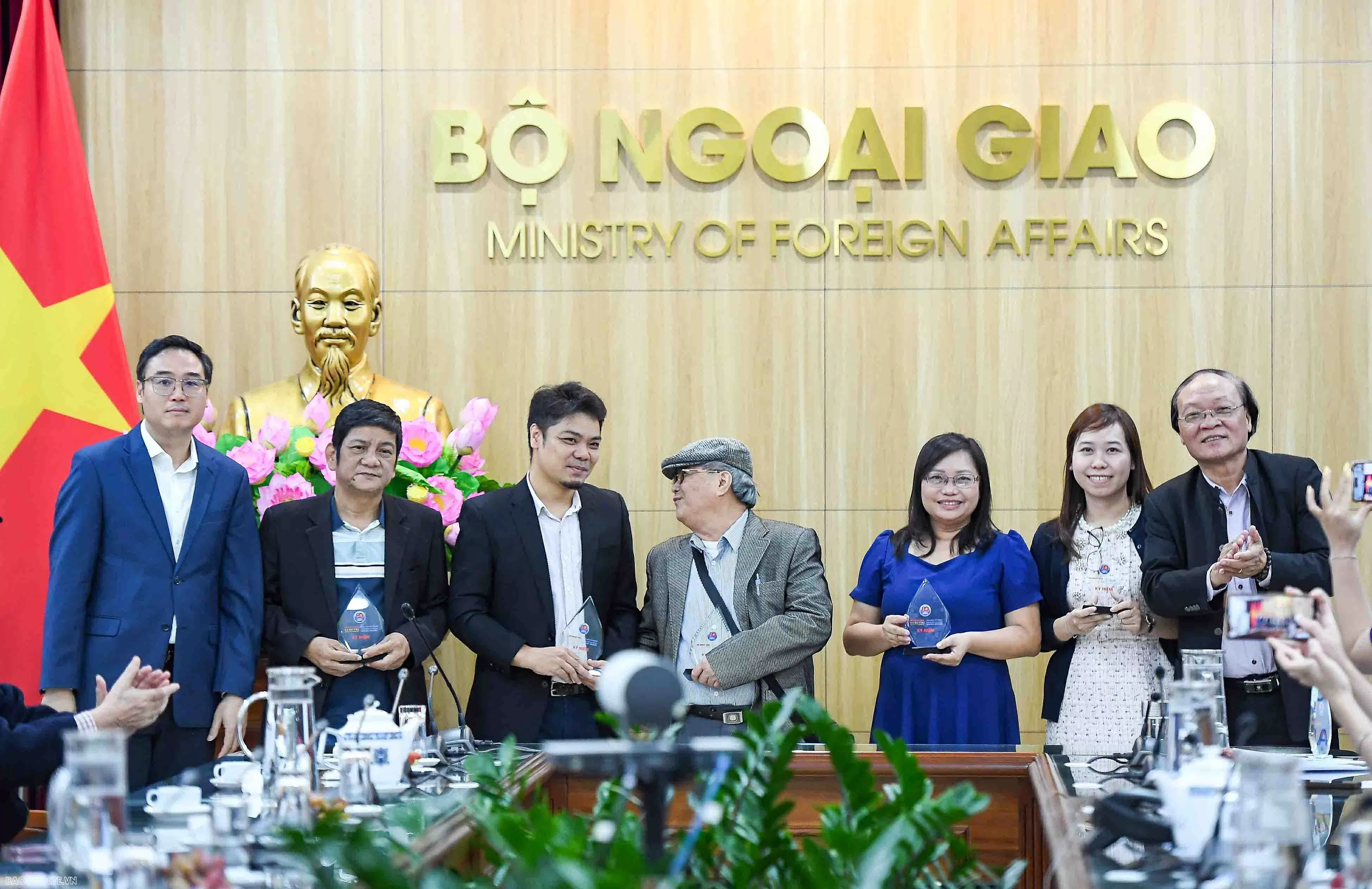 Trao giải cuộc thi sáng tác ca khúc ngành Ngoại giao và các cuộc thi phong trào nhân kỷ niệm 80 năm thành lập Ngành