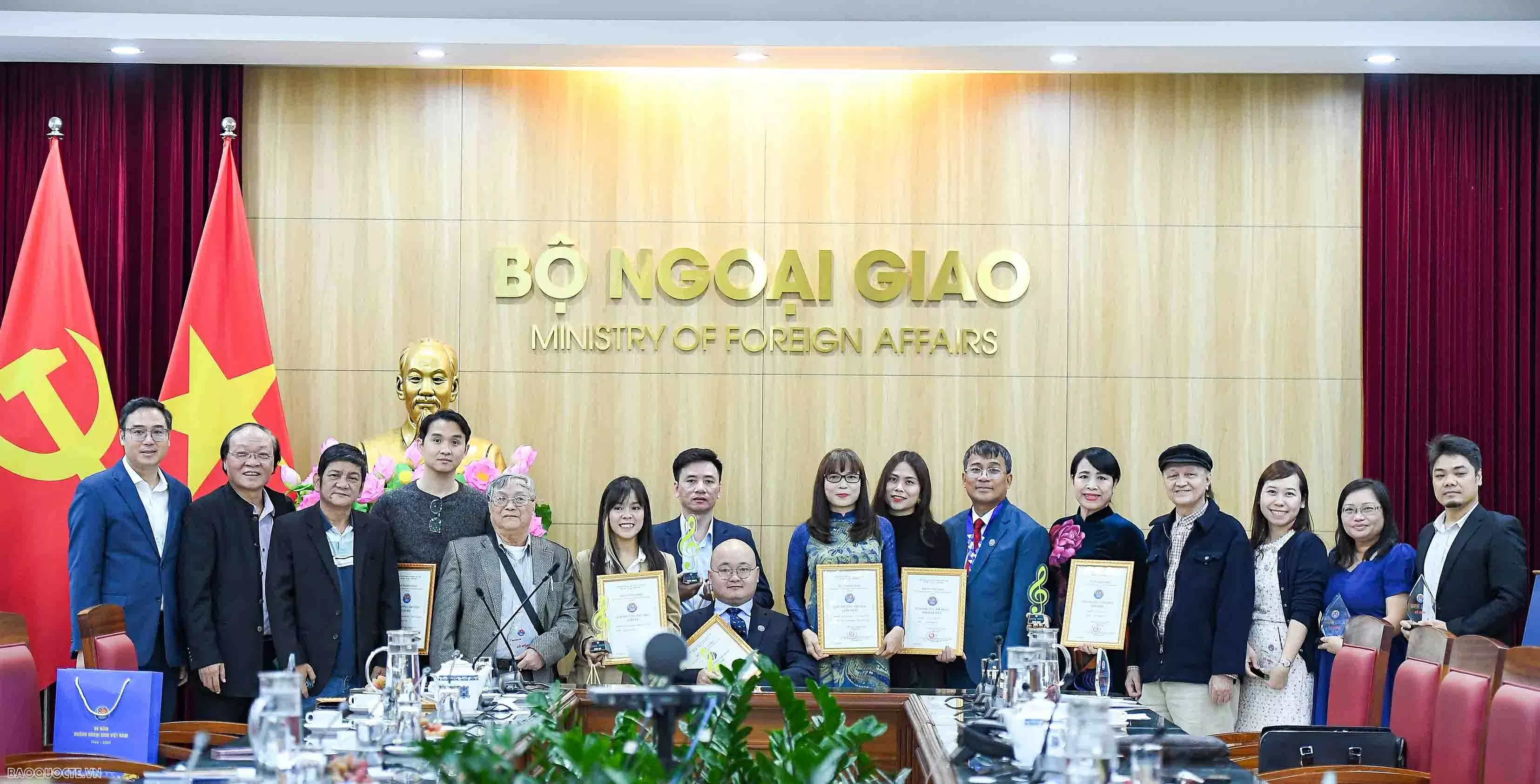 Trao giải cuộc thi sáng tác ca khúc ngành Ngoại giao và các cuộc thi phong trào nhân kỷ niệm 80 năm thành lập Ngành Trao giải cuộc thi sáng tác ca khúc ngành Ngoại giao và các cuộc thi phong trào nhân kỷ niệm 80 năm thành lập Ngành