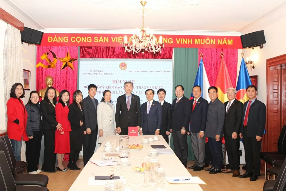 Đoàn Học viện Chính trị quốc gia Hồ Chí Minh thăm và làm việc với Đại sứ quán Việt Nam tại Cộng hòa Czech