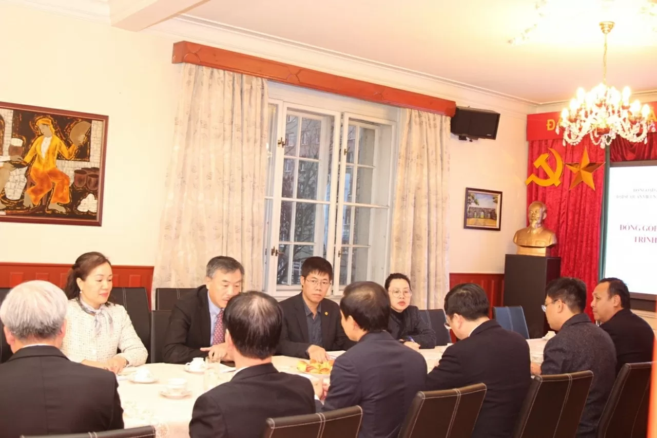 Đoàn Học viện Chính trị quốc gia Hồ Chí Minh thăm và làm việc với Đại sứ quán Việt Nam tại Cộng hòa Czech