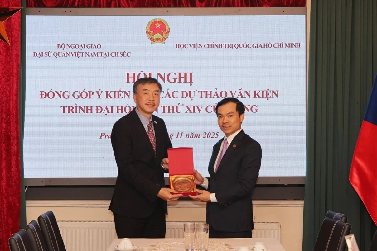 Đoàn Học viện Chính trị quốc gia Hồ Chí Minh thăm và làm việc với Đại sứ quán Việt Nam tại Cộng hòa Czech