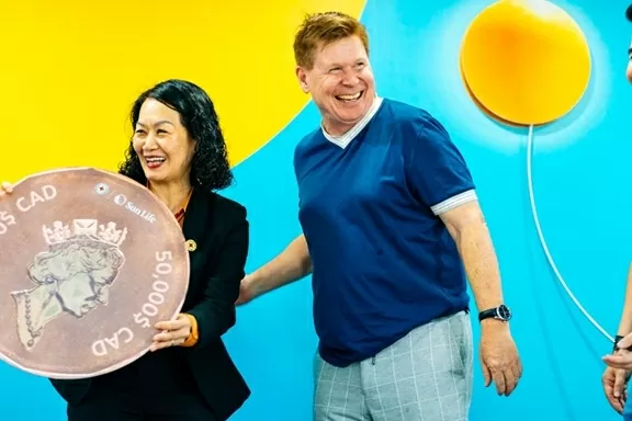 Sun Life đóng góp hơn 2,2 tỷ đồng cùng Hội chữ thập đỏ Việt Nam cứu trợ sau bão Sun Life đóng góp hơn 2,2 tỷ đồng cùng Hội chữ thập đỏ Việt Nam cứu trợ sau bão