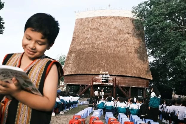 Sun Life đóng góp hơn 2,2 tỷ đồng cùng Hội chữ thập đỏ Việt Nam cứu trợ sau bão Sun Life đóng góp hơn 2,2 tỷ đồng cùng Hội chữ thập đỏ Việt Nam cứu trợ sau bão