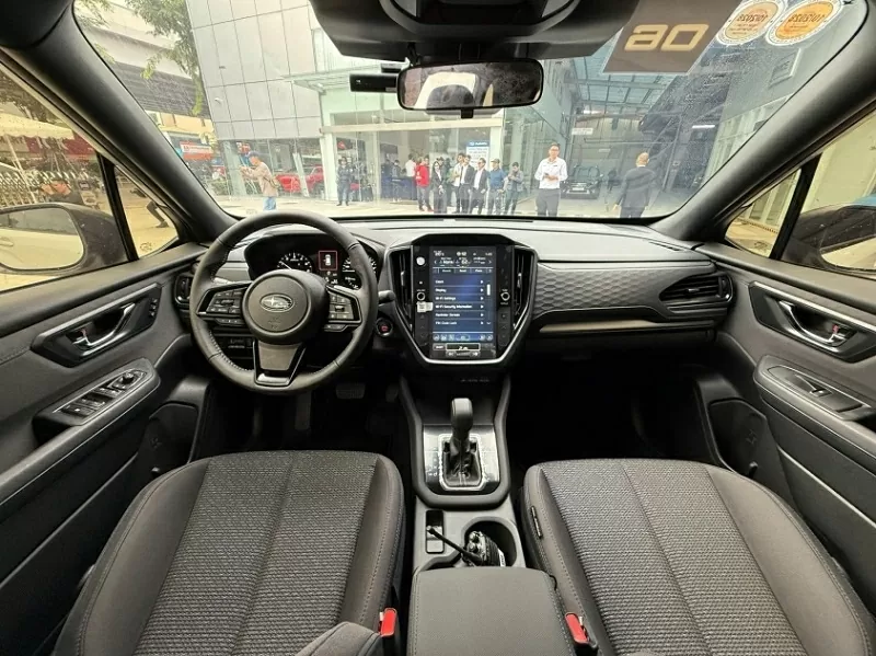 Subaru Forester 2026 vẫn trung thành với phong cách thực dụng đặc trưng, nhưng đã được nâng cấp để mang lại cảm giác cao cấp và tiện nghi hơn. Subaru Forester 2026 vẫn trung thành với phong cách thực dụng đặc trưng, nhưng đã được nâng cấp để mang lại cảm giác cao cấp và tiện nghi hơn.