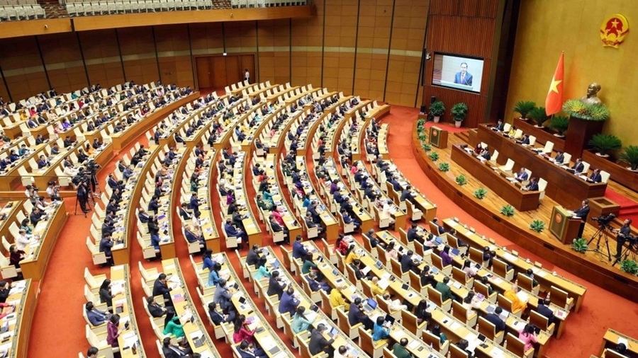 hom nay 2611 quoc hoi bieu quyet thong qua 4 luat