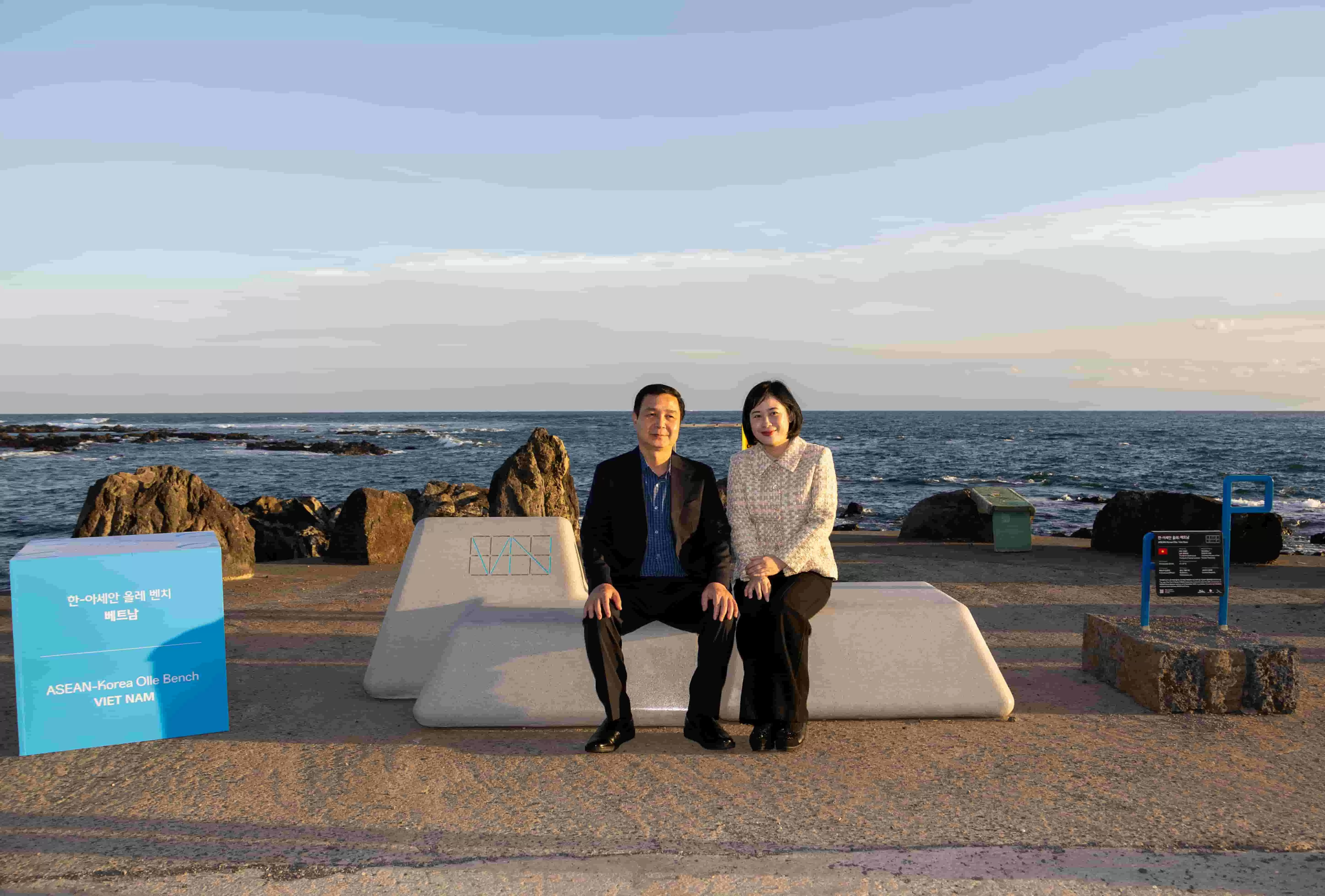 Lễ khánh thành 10 băng ghế tượng trưng cho các quốc gia thành viên ASEAN tại Hàn Quốc: Biểu tượng sâu sắc của tình hữu nghị