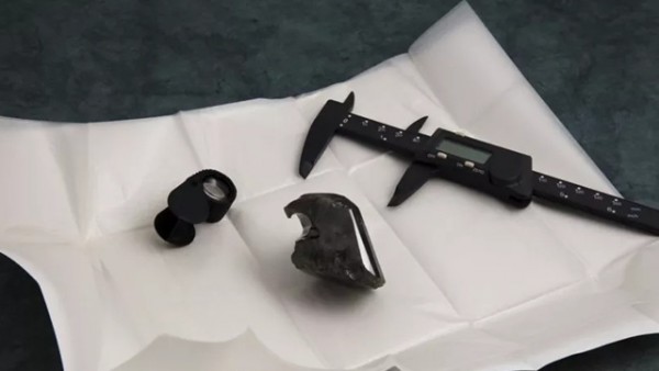 Doanh nhân Bỉ sở hữu viên kim cương đen The Black Falcon chế tác lớn nhất thế giới