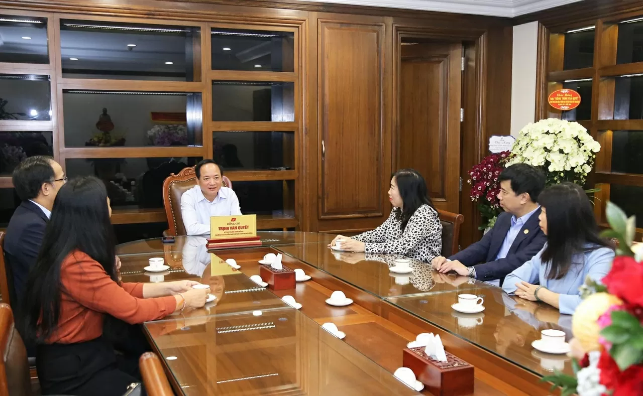 Bí thư Trung ương Đảng, Trưởng Ban Tuyên giáo và Dân vận Trung ương Trịnh Văn Quyết gửi lời cảm ơn tới Bí thư Trung ương Đảng, Trưởng Ban Tuyên giáo và Dân vận Trung ương Trịnh Văn Quyết gửi lời cảm ơn tới