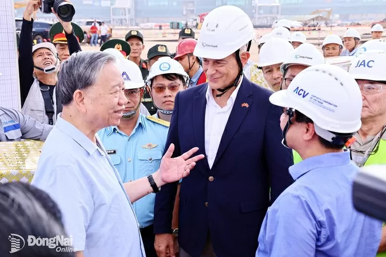 Tổng Bí thư Tô Lâm thăm động viên cán bộ, công nhân, người lao động, làm việc Dự án Cảng Hàng không quốc tế Long Thành Tổng Bí thư Tô Lâm thăm động viên cán bộ, công nhân, người lao động, làm việc Dự án Cảng Hàng không quốc tế Long Thành