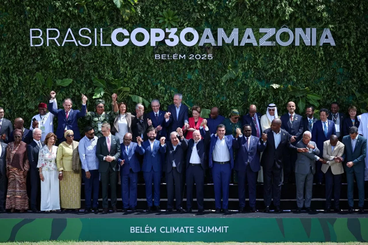 Các nhà lãnh đạo chụp ảnh lưu niệm tại Hội nghị COP30 diễn ra tại Brazil. (Nguồn: CNN)