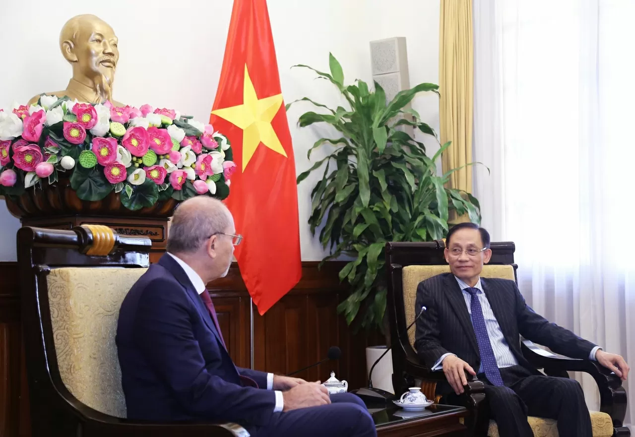 Hai bên khẳng định tiếp tục tăng cường hợp tác chặt chẽ giữa Bộ Ngoại giao hai nước. (Ảnh: Thành Long) Hai bên khẳng định tiếp tục tăng cường hợp tác chặt chẽ giữa Bộ Ngoại giao hai nước. (Ảnh: Thành Long)