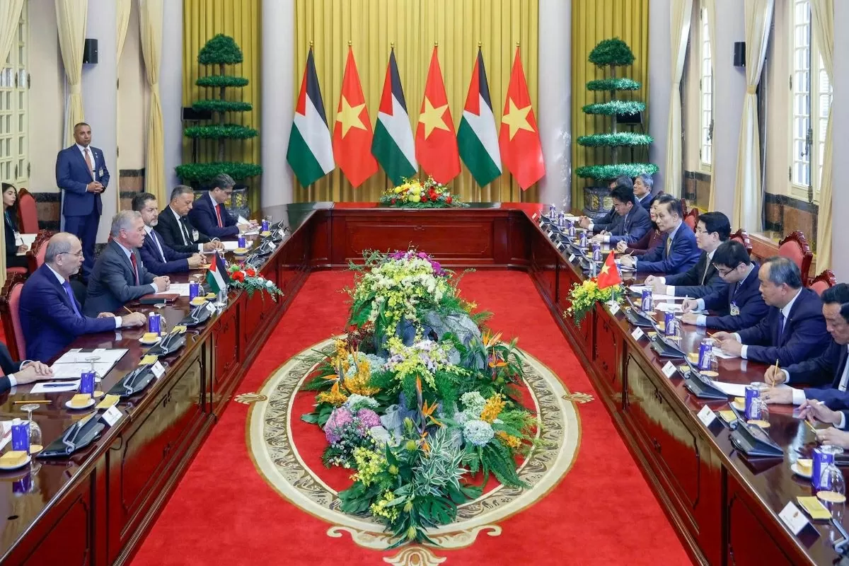 Chủ tịch nước Lương Cường và Quốc vương Jordan Abdullah II Ibn Al Hussein hội đàm ngày 12/11. (Nguồn: TTXVN)