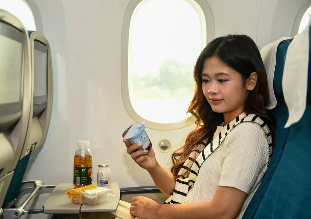 Trải nghiệm sản phẩm cao cấp, hoàn toàn từ thiên nhiên của TH trên các chuyến bay Vietnam Airlines