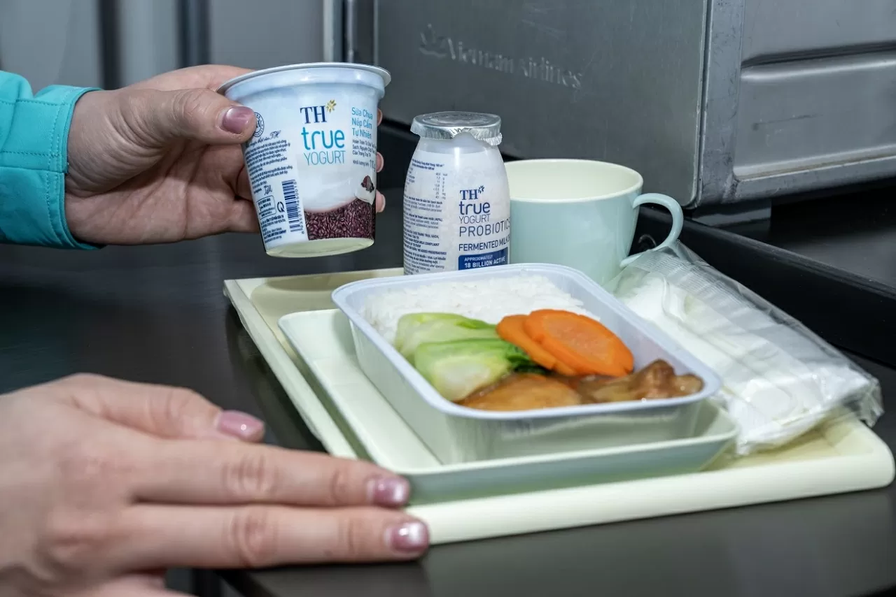 Trải nghiệm sản phẩm cao cấp, hoàn toàn từ thiên nhiên của TH trên các chuyến bay Vietnam Airlines