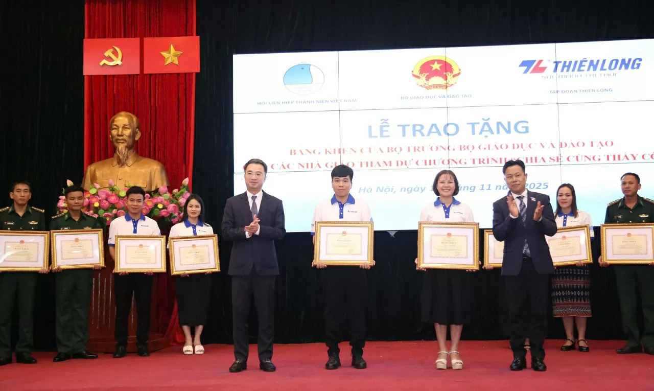 Bộ GD&ĐT vinh danh 80 giáo viên xuất sắc trong chương trình Chia sẻ cùng thầy cô 2025 Bộ GD&ĐT vinh danh 80 giáo viên xuất sắc trong chương trình Chia sẻ cùng thầy cô 2025