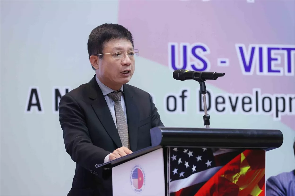 Phó Thủ tướng kêu gọi doanh nghiệp Hoa Kỳ mở rộng đầu tư, đồng hành cùng Việt Nam trong các lĩnh vực bán dẫn, năng lượng sạch Phó Thủ tướng kêu gọi doanh nghiệp Hoa Kỳ mở rộng đầu tư, đồng hành cùng Việt Nam trong các lĩnh vực bán dẫn, năng lượng sạch