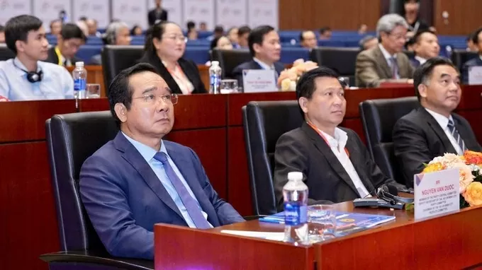 Chủ tịch UBND TP.HCM Nguyễn Văn Được cùng các vị lãnh đạo tham dự phiên khai mạc Diễn đàn đối thoại cấp cao quan hệ kinh tế ASEAN - Ý sáng 13-11.