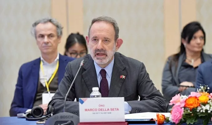 Đại sứ Ý tại Việt Nam Marco Della Seta phát biểu tại phiên khai mạc.