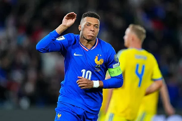 Đạt mốc 400 bàn thắng, Mbappe lập kỷ lục