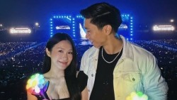 Sao Việt: Đoàn Văn Hậu đắm đuối nhìn vợ Doãn Hải My khi cùng xem concert G-Dragon