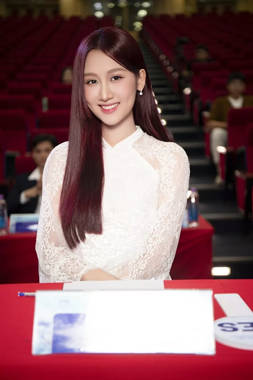 Thí sinh trổ tài tại vòng sơ khảo Hoa hậu Sinh viên hoà bình Việt Nam