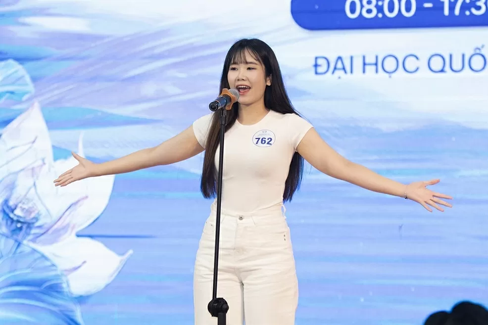 Thí sinh trổ tài tại vòng sơ khảo Hoa hậu Sinh viên hoà bình Việt Nam