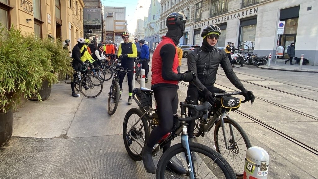 Slovakia giới hạn tốc độ 6 km/h cho xe đạp, người dân Bratislava bất ngờ