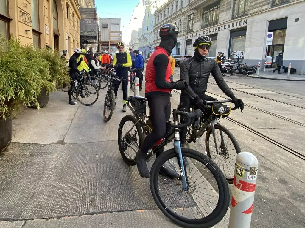 Slovakia giới hạn tốc độ 6 km/h dành cho người đi xe đạp, người dân Bratislava chế giễu
