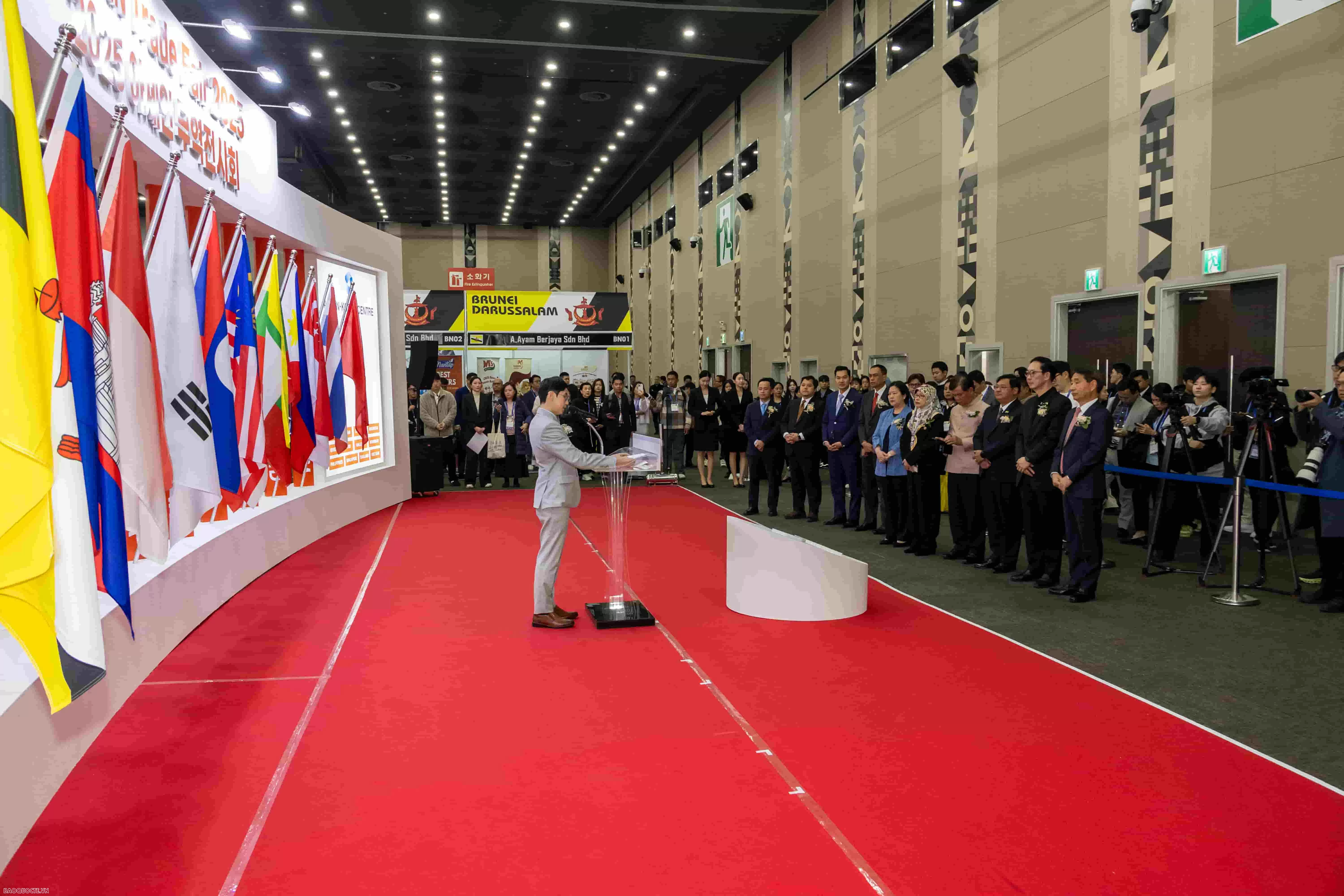 Hội chợ thương mại ASEAN 2025 tại Hàn Quốc: Thúc đẩy kết nối F&B, cánh cửa mở rộng cho doanh nghiệp Việt Nam Hội chợ thương mại ASEAN 2025 tại Hàn Quốc: Thúc đẩy kết nối F&B, cánh cửa mở rộng cho doanh nghiệp Việt Nam