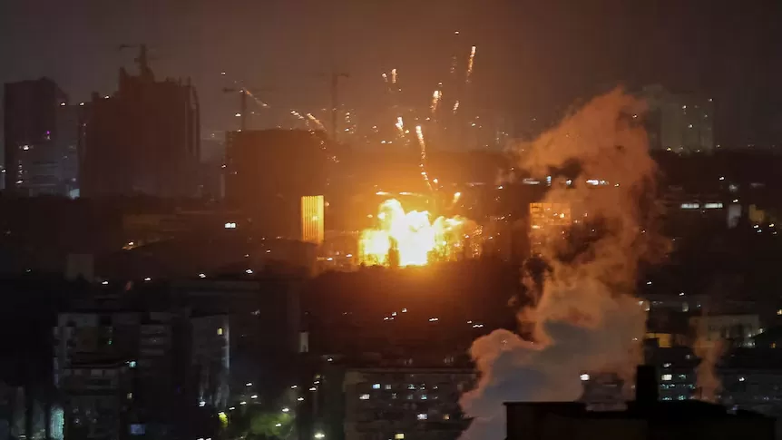 Nga tập kích Ukraine, tấn công vào các cơ sở năng lượng, Kiev đáp trả bằng vũ khí tầm xa